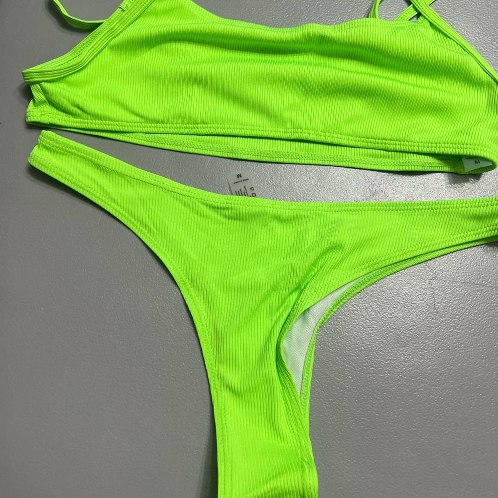 Womens Bikini Ribbed Bandeau Neon size Medium Adjustable Shoulder Straps NWOT‎
